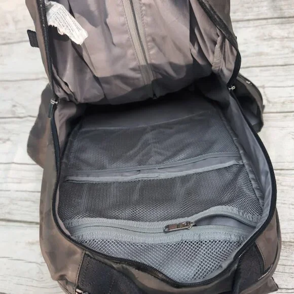 Lululemon Cruiser Backpack Woodland Camo Multi Green - Picture 5 of 10